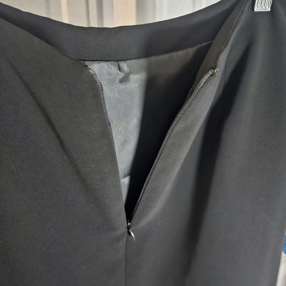 Michele Pencil Skirt Size 10 Black Ruffle Accents Office Attire Formal Workwear - Picture 5 of 12